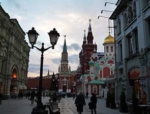 В Москве туристам очень тяжело. 
 Тенденция идет к тому, что россияне будут путешествовать: чаще, дольше, в разных направлениях. Некоторые уже отметили сравнительную дешевизну невозвра